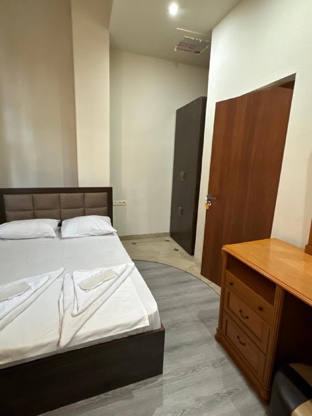 New Bella Hotel Jerevan Exteriör bild