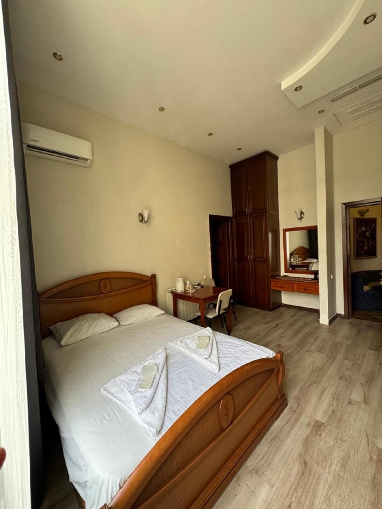 New Bella Hotel Jerevan Exteriör bild